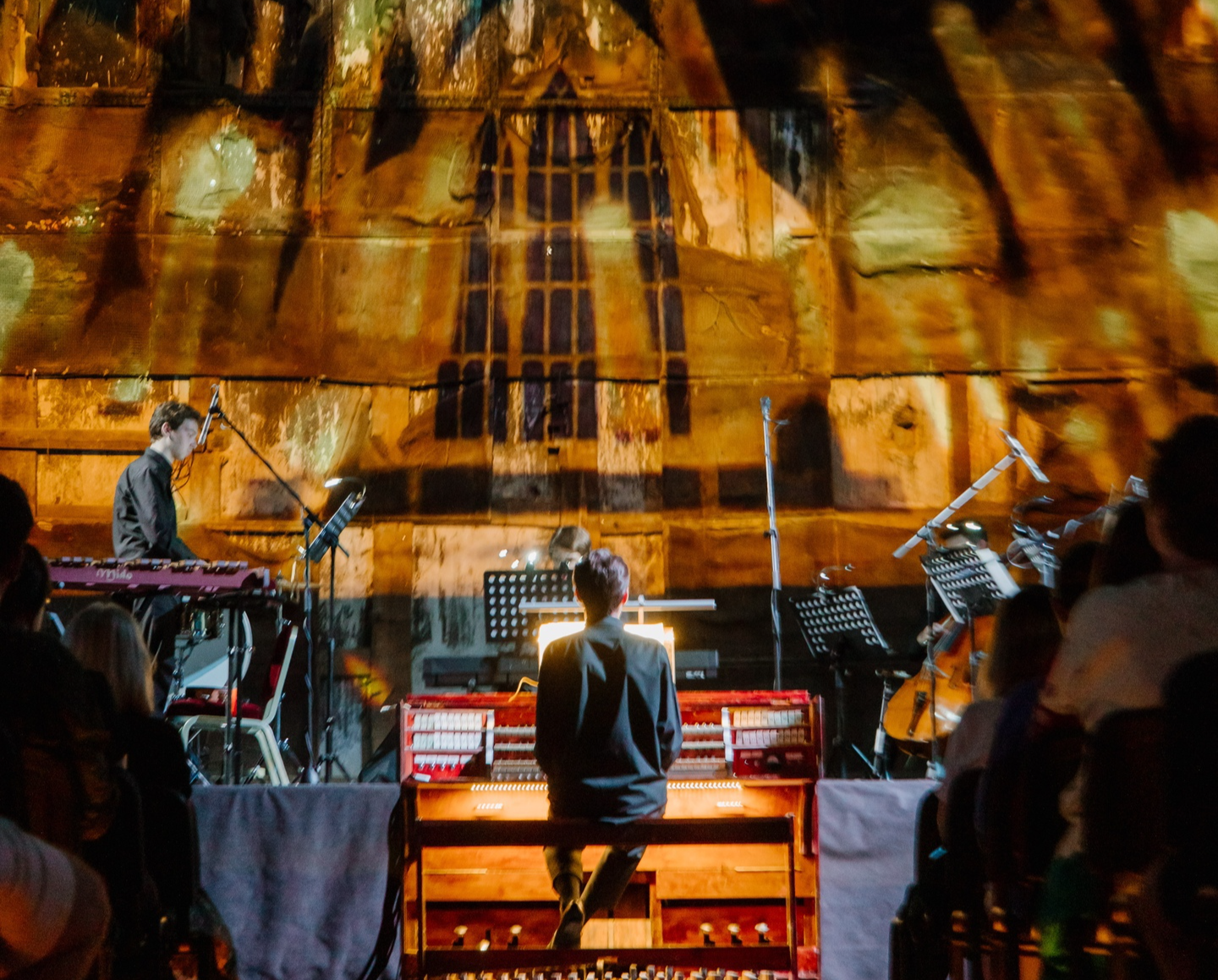 Музыка из кино на органе и не только