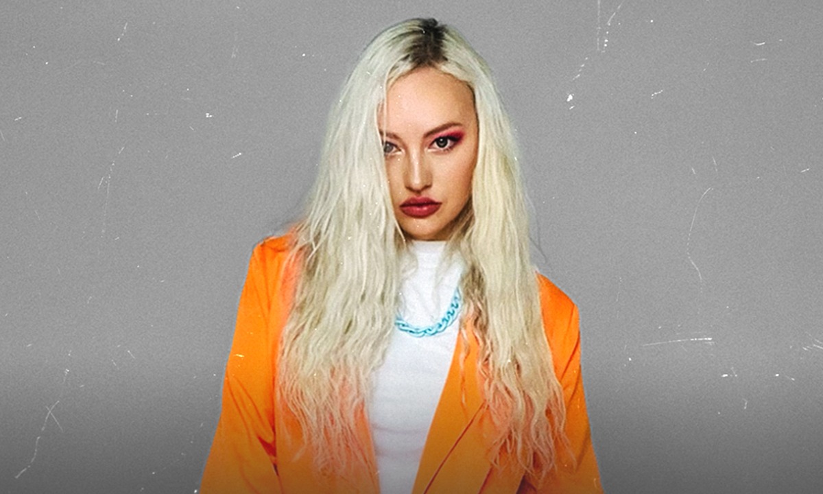 Блондинка КсЮ. Большой сольный концерт в Москве