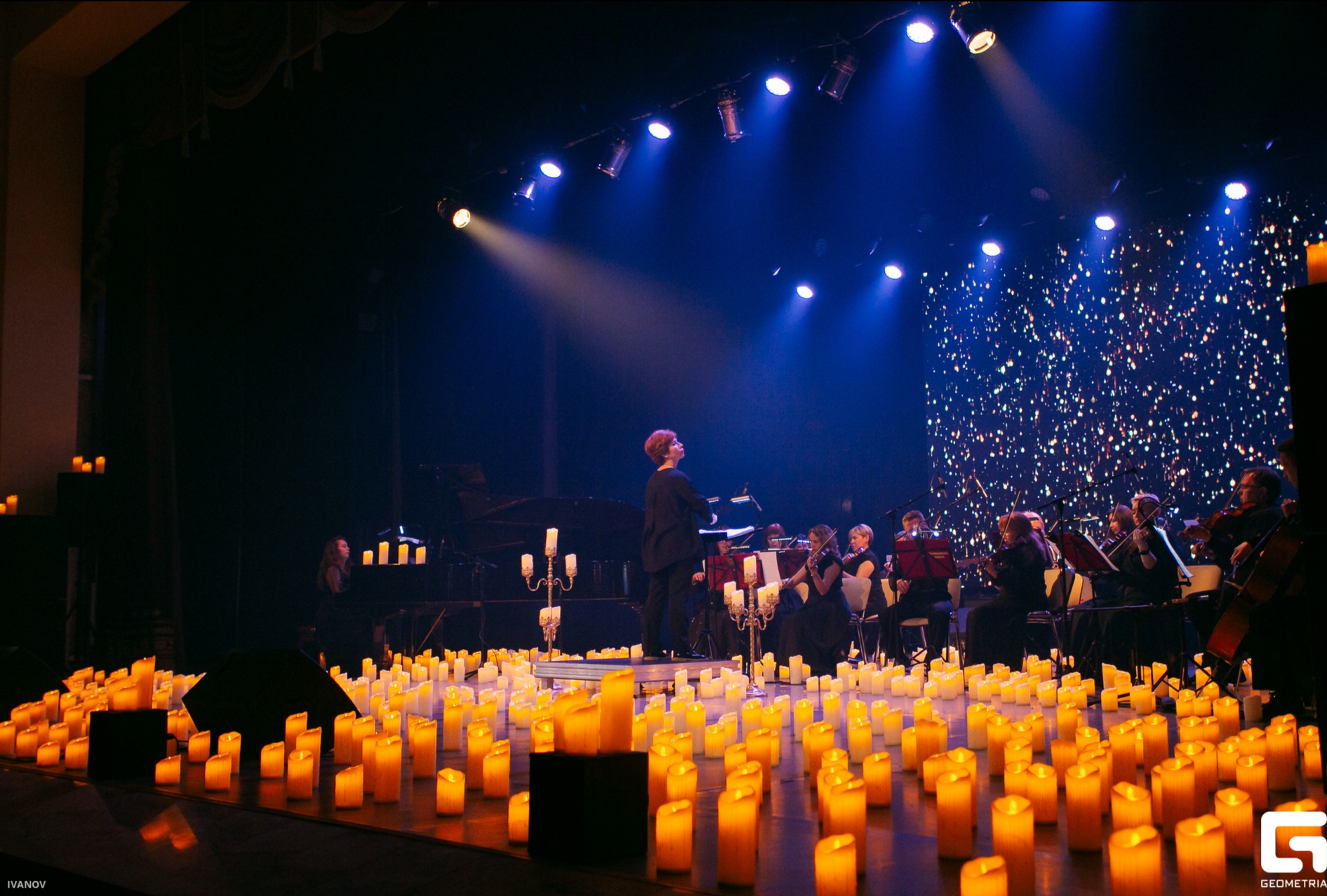 Новогодний шоу-концерт в сиянии тысячи свечей