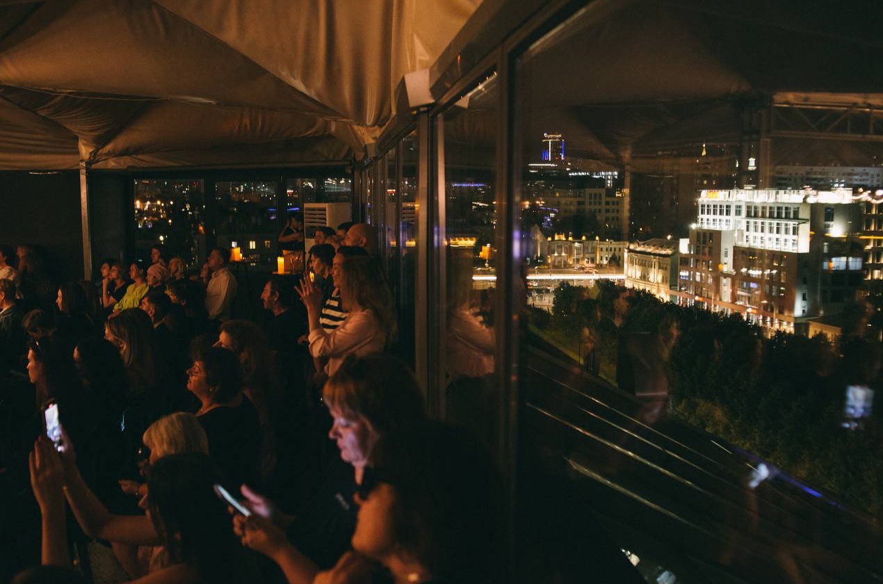 "CHRISTMAS JAZZ": Новогодний концерт при свечах на панорамной крыше с джазовой дивой MARELI