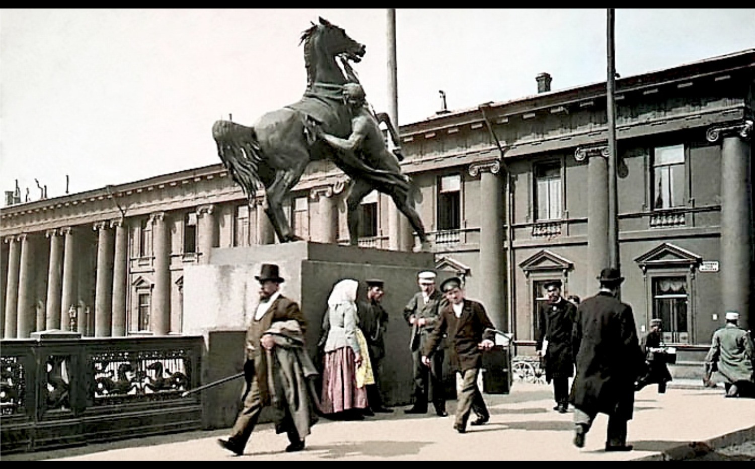 Салоны с историей — Нувеллистъ №11 — концерт и экскурсия — Удивительные истории Невского проспекта — вечеринка с фуршетом — дворец Кваренги в Музее ностальгии