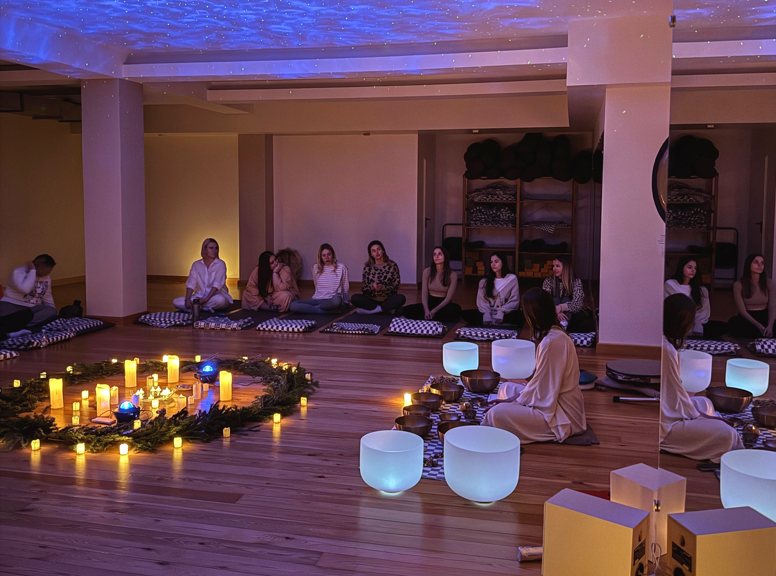 Женский круг с гонгами и поющими чашами