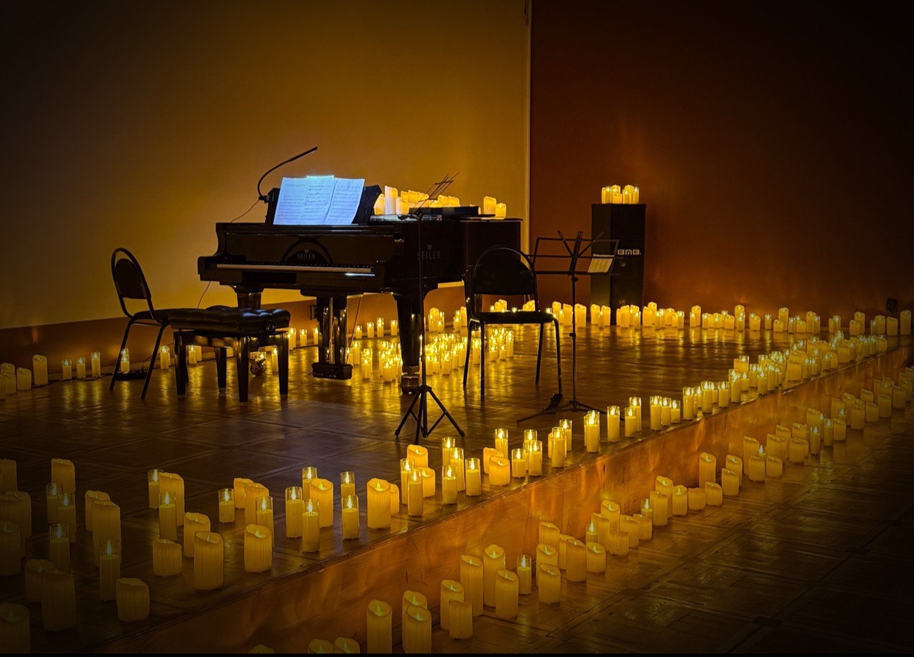 Новогодние хиты для тенора и рояля при свечах!