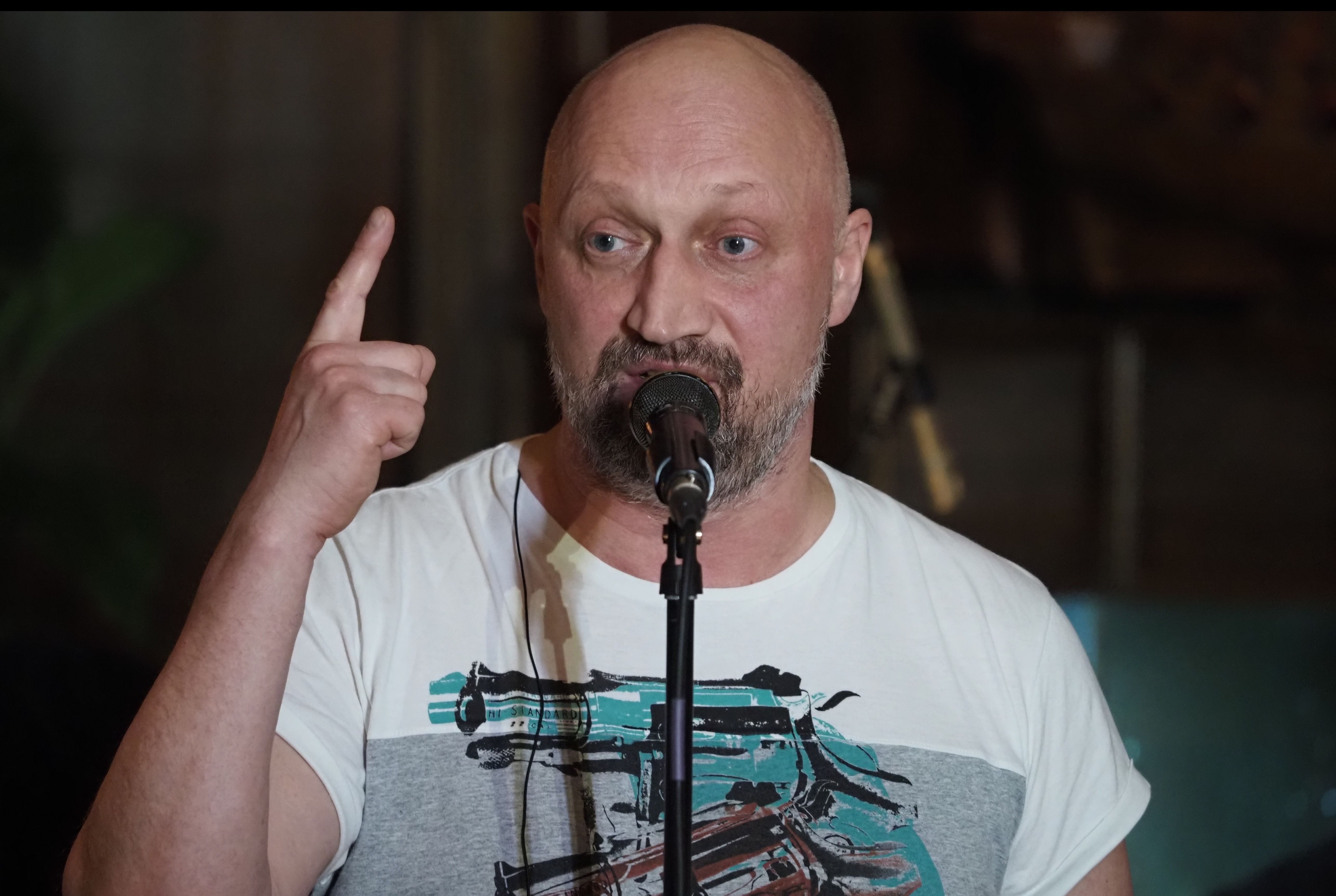 Гоша Куценко и группа "ГК" накануне женского праздника с концертной программой "Слова под музыку"