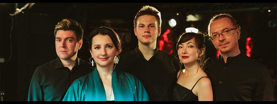 ЮЛИЯ САВЕЛЬЕВА И «ГОЛОС ХИКАРИ»