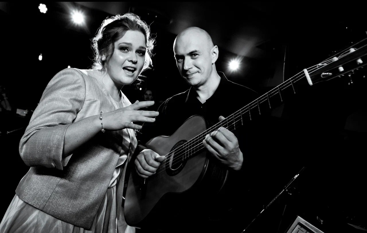 Мария Малиновская (вокал) и Антон Бабура (гитара)